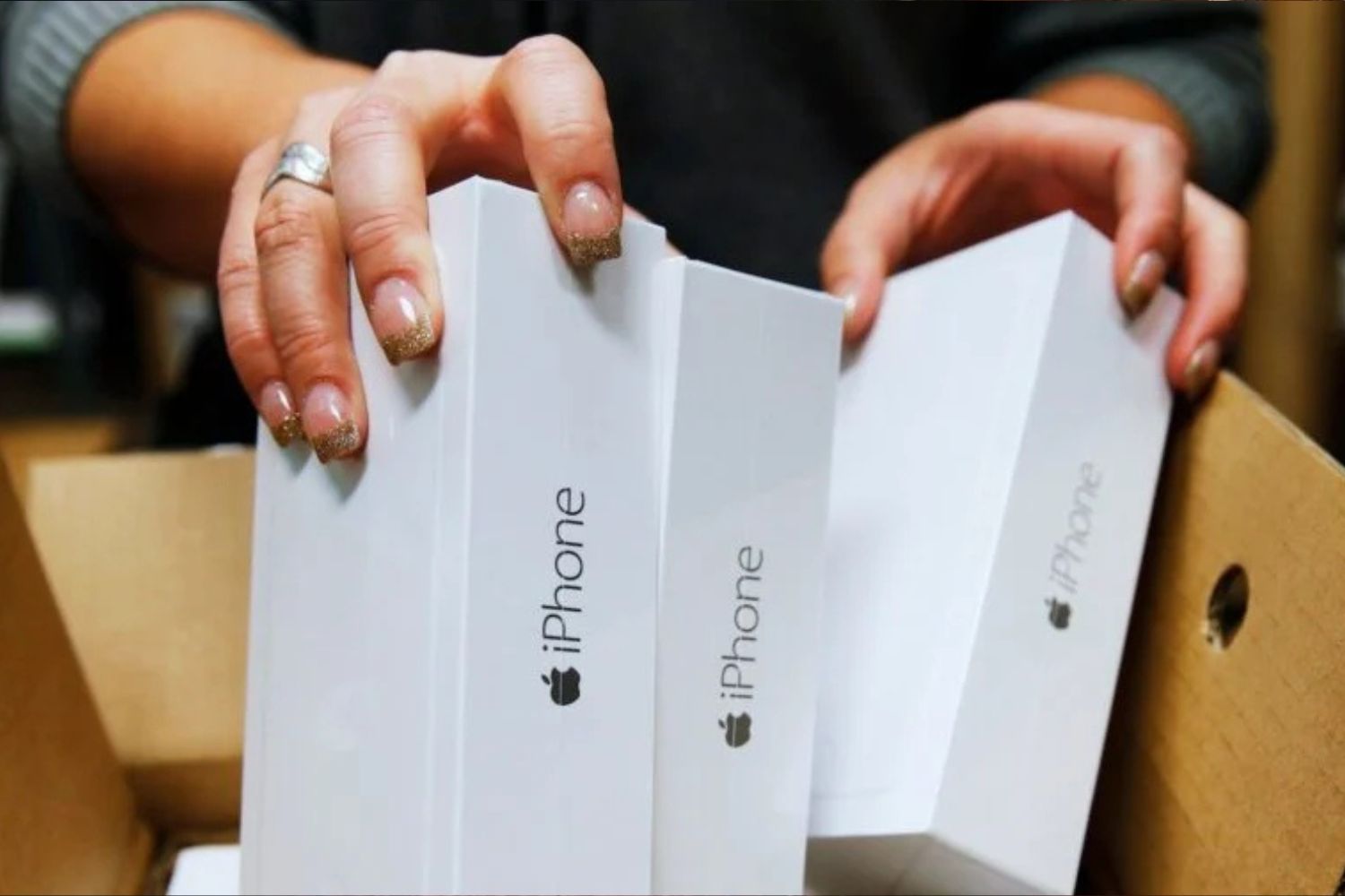Apple-Zulieferer warnt: Trump-Zölle könnten in den USA bald für leere Regale sorgen