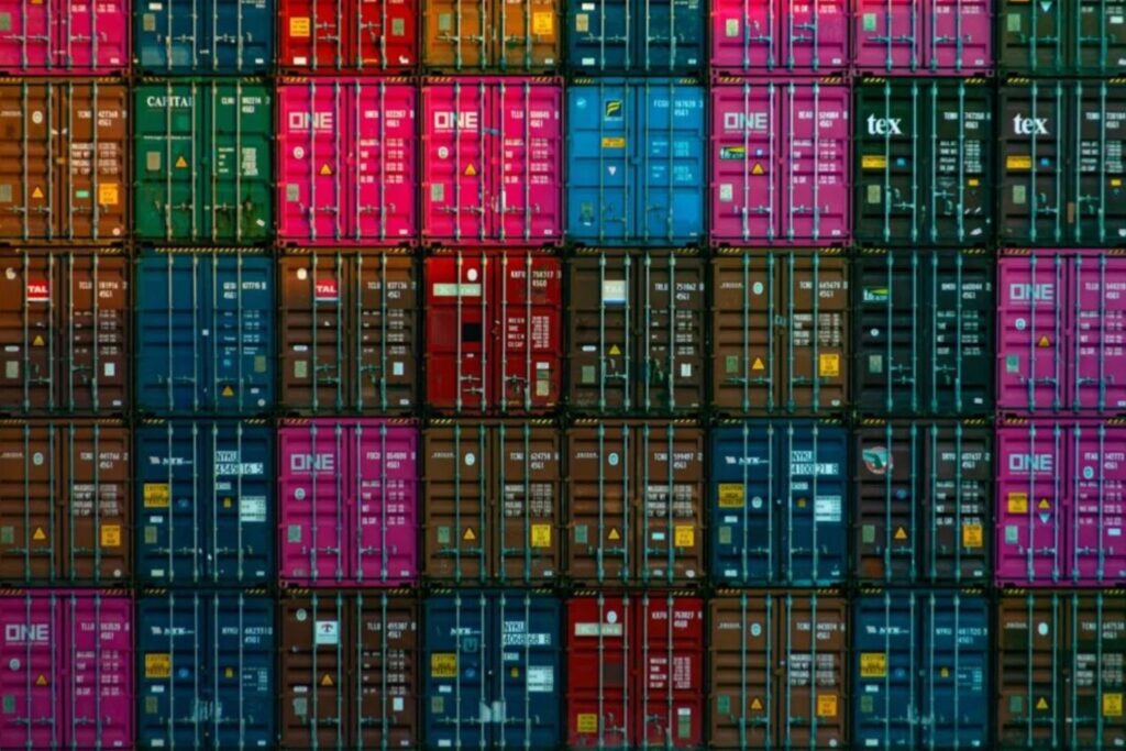 Leere Häfen, verlassene Flughäfen: Wie der Handelskrieg der USA gegen China ihre Wirtschaft lähmt