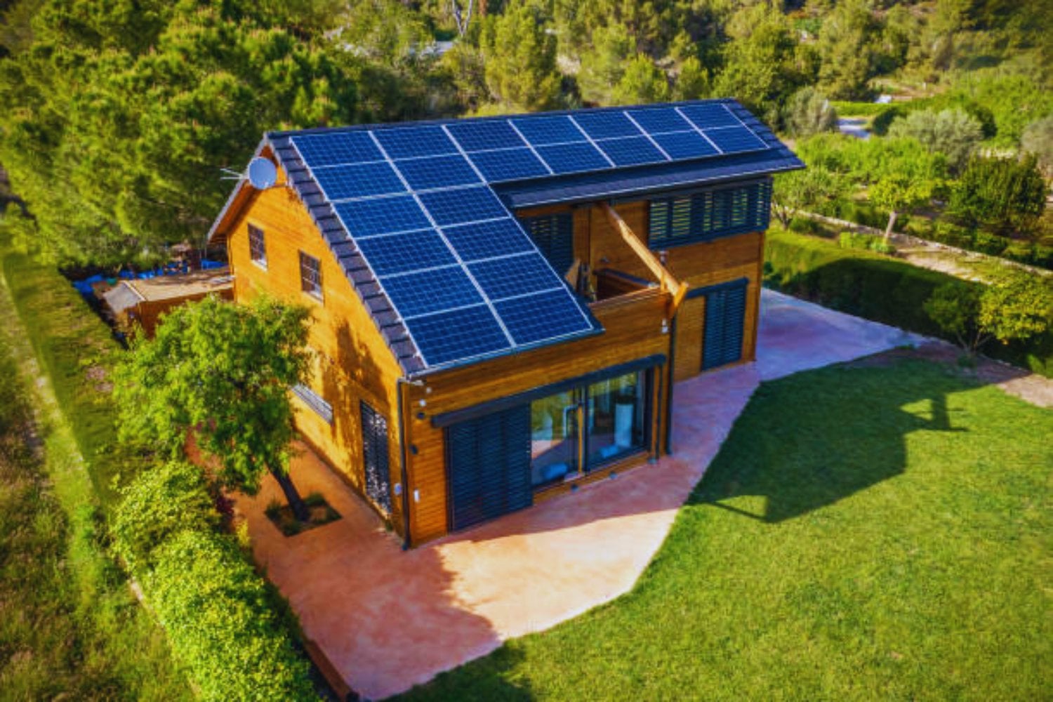 Warum Solaranlagen genau dann abgeschaltet werden, wenn sie am meisten leisten könnten