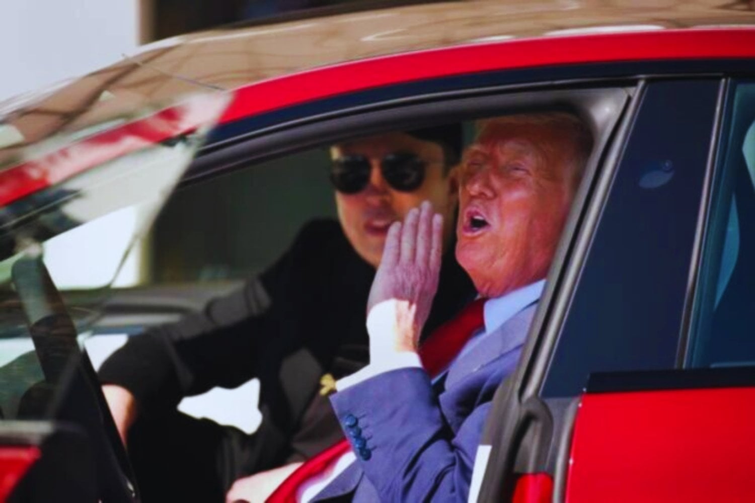 Musk kehrt zu Tesla zurück – Politikpause nach Gewinneinbruch und Kritik an seinem Führungsstil