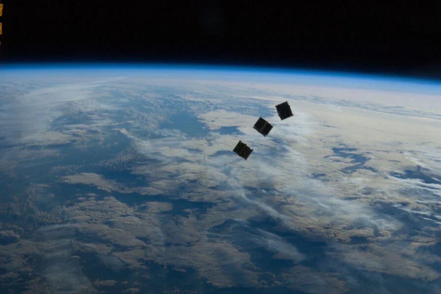 Satelliten im Orbit.