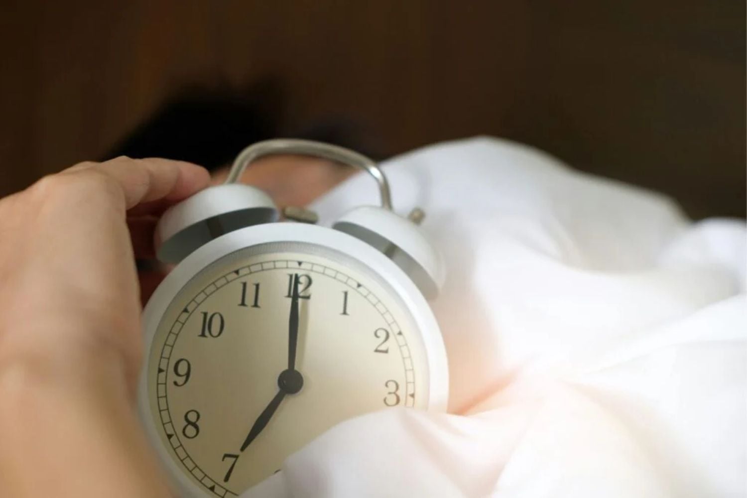 Wenn dein Körper dich weckt, bevor der Wecker klingelt: Was hinter dem frühen Aufwachen steckt