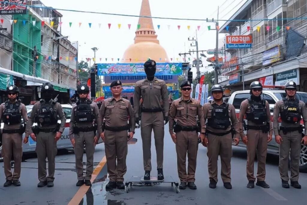 Thailand präsentiert seinen ersten Polizeiroboter mit künstlicher Intelligenz: Was er kann und warum er umstritten ist