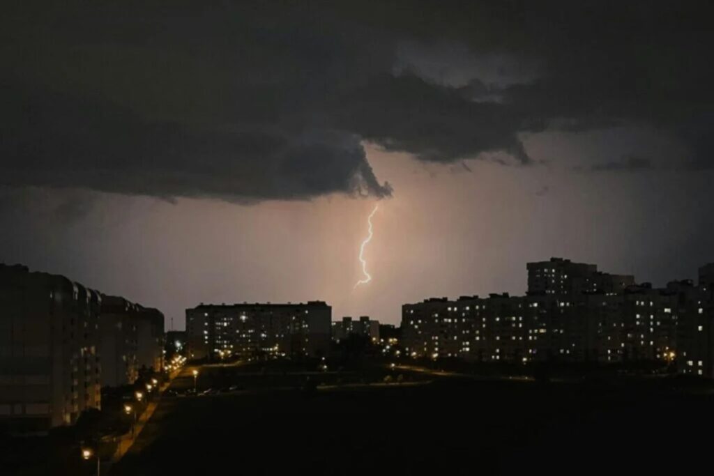 Was Gewitter verbergen: Warum der Himmel leuchtet, donnert und riesige Hagelkörner fallen lässt