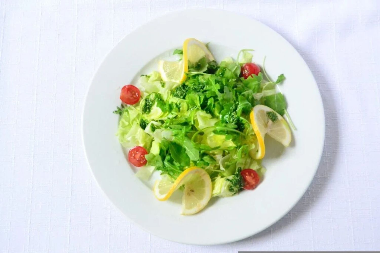 Der unerwartete Weg, wie Mikroplastik in deinen Salat gelangt