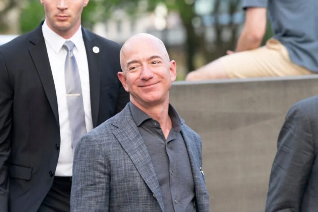 Der Anruf, der alles stoppte: Wie Trump Jeff Bezos’ Zoll-Offensive mit einem Telefonat beendete