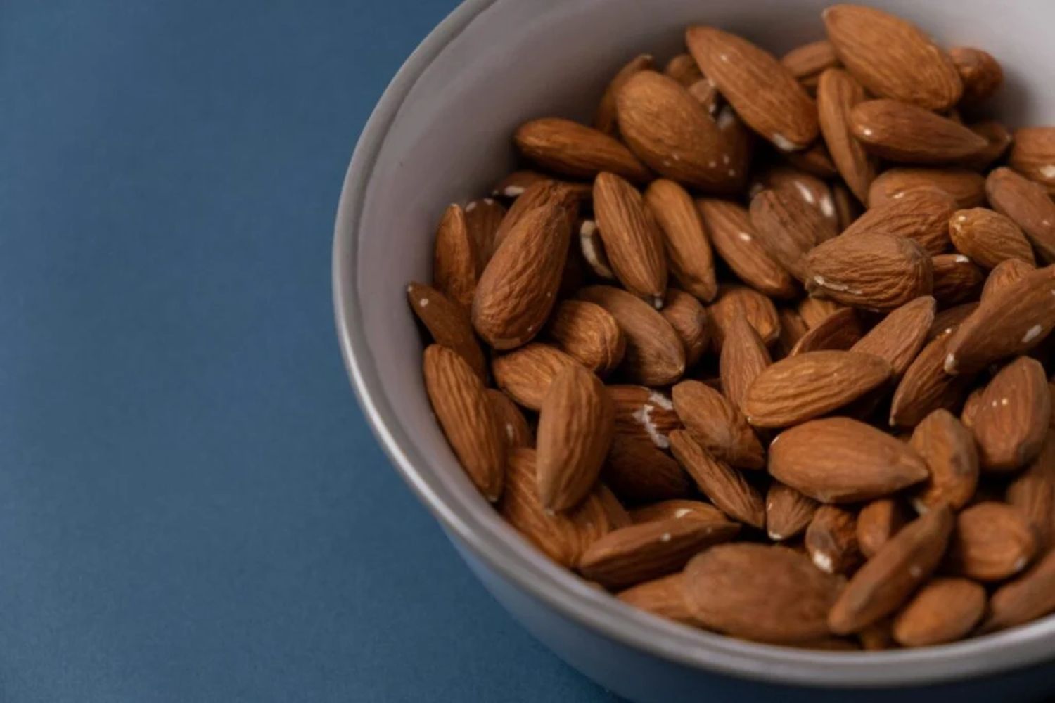 Die knusprige und günstige Frucht, die die Supermärkte erobert: Sie verbessert deine Gesundheit, ohne dass du es merkst