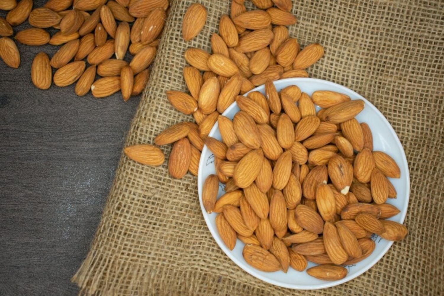 Die knusprige und günstige Frucht, die die Supermärkte erobert: Sie verbessert deine Gesundheit, ohne dass du es merkst