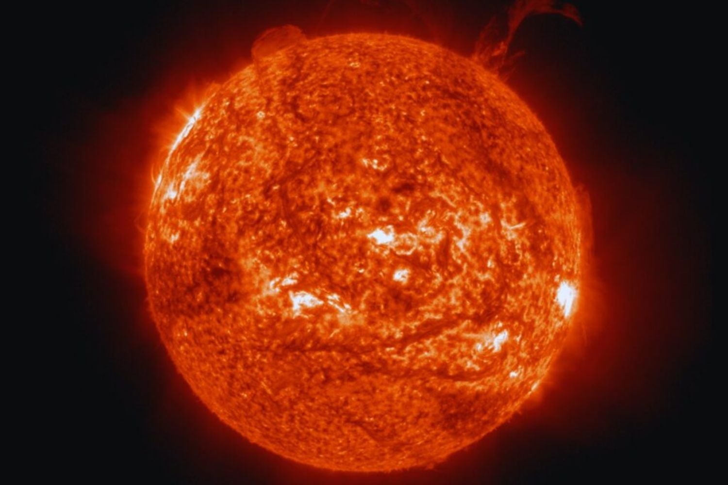 Die Sonne schleudert eine Eruption von fast einer Million Kilometern – der bislang beunruhigendste Ausbruch des Jahres