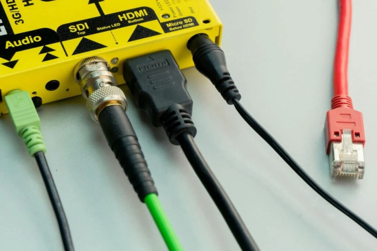 Ist dein WLAN langsam? Vielleicht liegt es an etwas in deinem Zuhause, ohne dass du es weißt